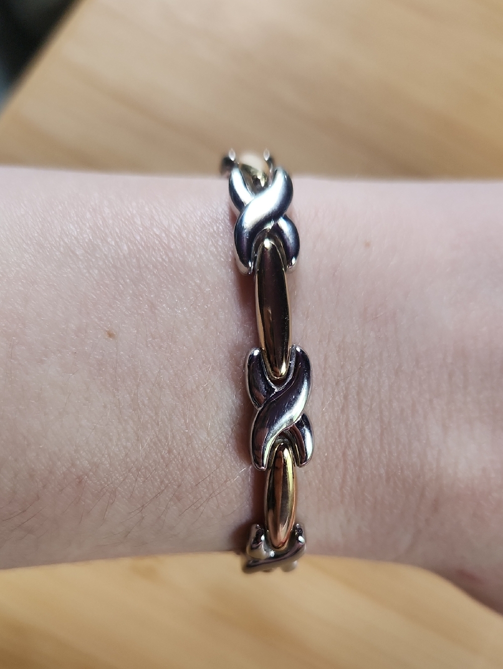 10/$20 Vintage Two-Tone X and O Link Bracelet Gold/Silver Tone Hugs&Kisses *E3